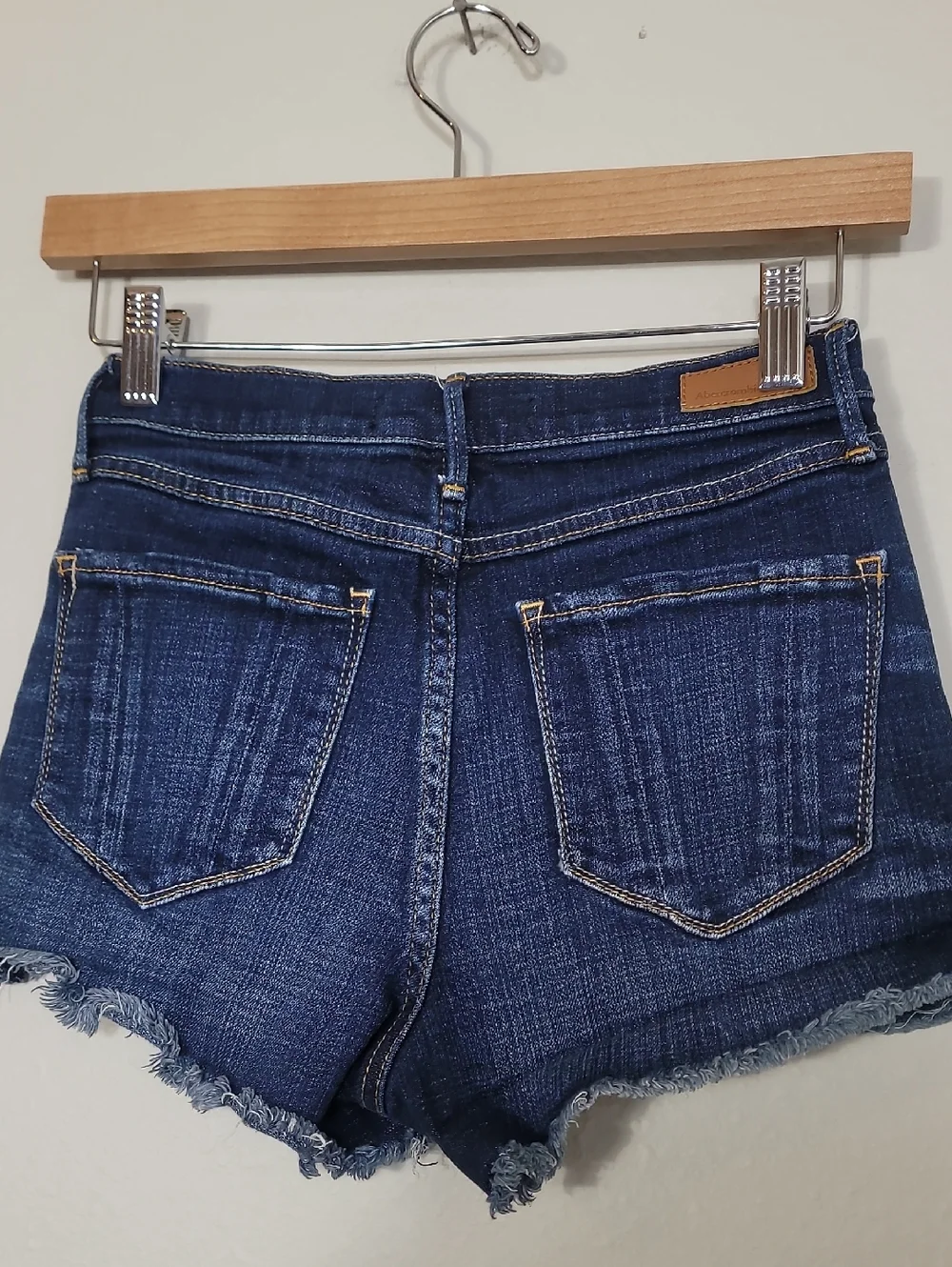 Abercrombie & Fitch Denim Shorts Size 24/0 Dark Wash Raw Edge 2 Inch Inseam